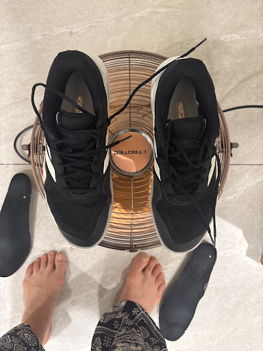Adidas on the TROTEC floor fan, insoles playing Jenga on the tile